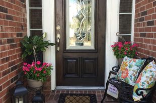 front porch decor spring outdoor decorating. small front porch | small outdoor living area | QZQKLAH
