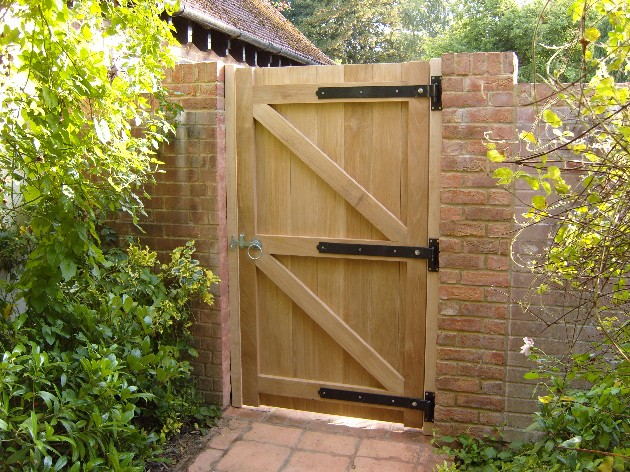 garden gates http://www.the-green-oak.co.uk/pic_317.jpg. this is obviously oak, but  would i use green or KJHSNDZ