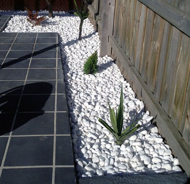 Use of Garden Pebbles and its benefits