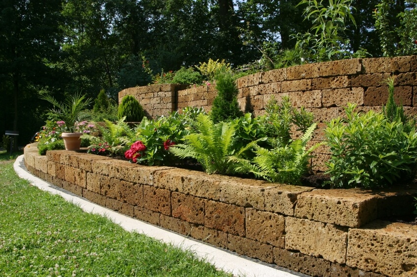 garden retaining wall the stones used to create these terraces and retaining walls are speckled PSTFSLF