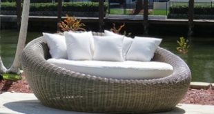 mauzac round patio daybed with cushions RMMVHZR