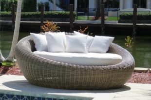 mauzac round patio daybed with cushions RMMVHZR