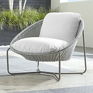 Outdoor lounge chairs can provide a wide range of services