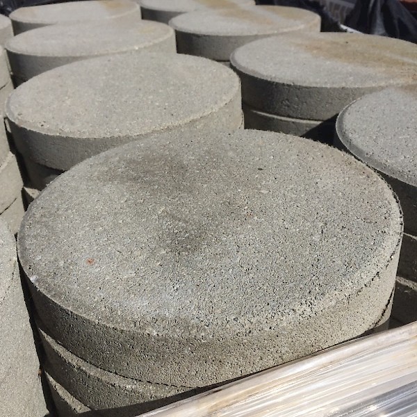 Add the Beauty of Stones to your Landscaping Design by using Round Stepping Stones