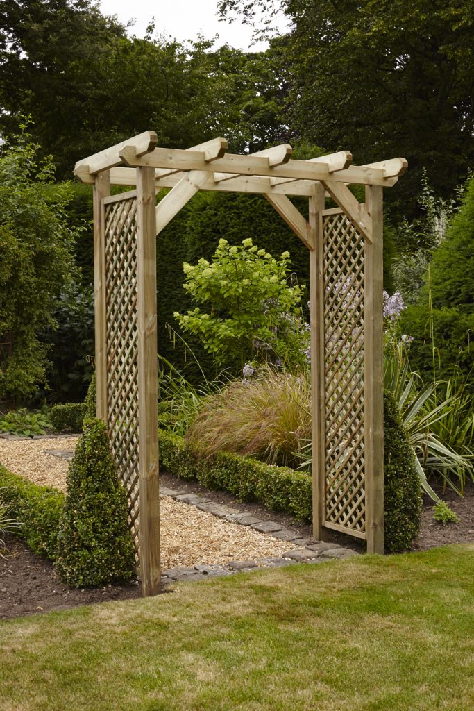 The process of adorning your garden with wooden garden arches