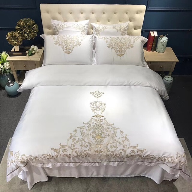 Luxury Embroidery bedroom set 4/6 pieces silk bedding set King Queen
