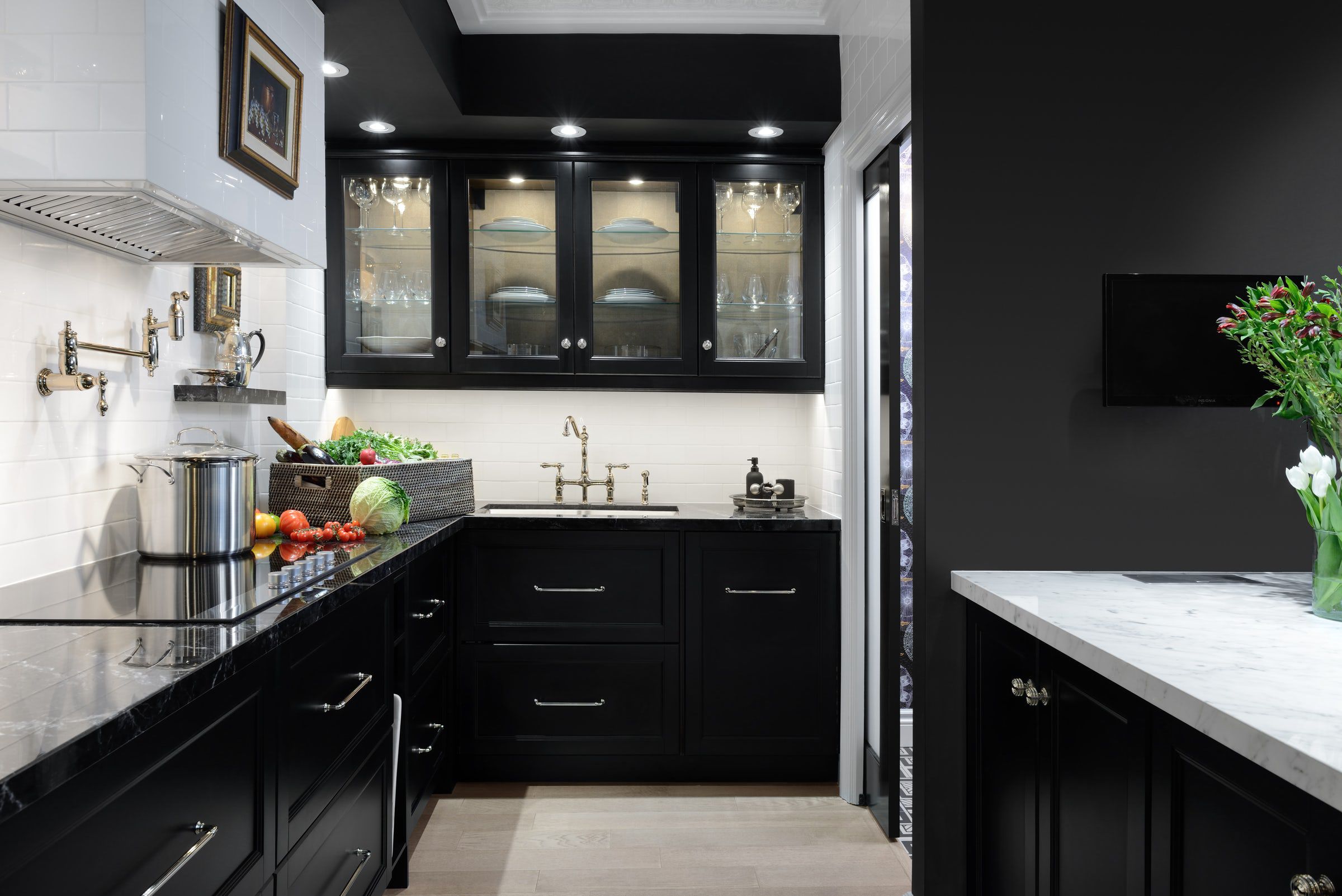 30 Sophisticated Black Kitchen Cabinets - Kitchen Designs With Black