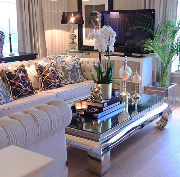 Classy home decor. Mirrored coffee table ideas. Coffee table styling
