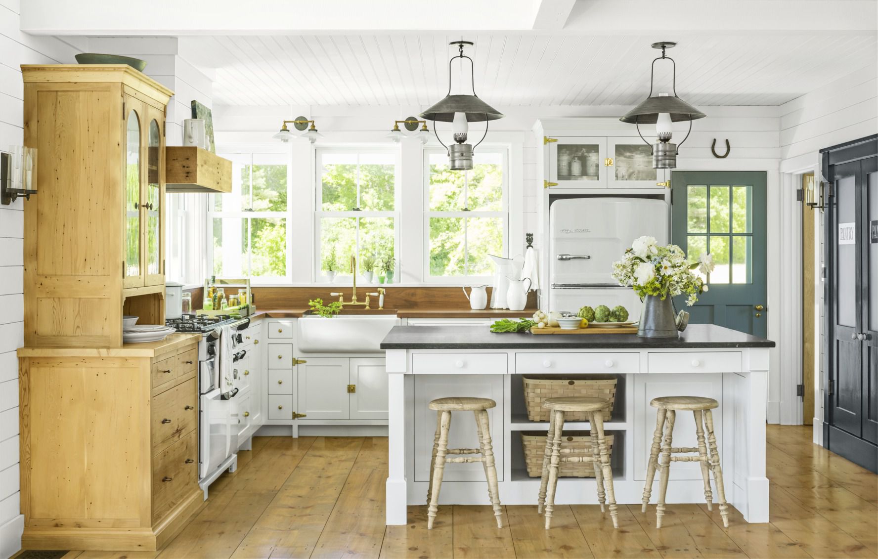 50+ Best Farmhouse Style Ideas - Rustic Home Decor