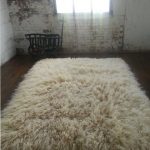 Beautiful 3' x 5' Flokati rug. Extra-long and cushy 6