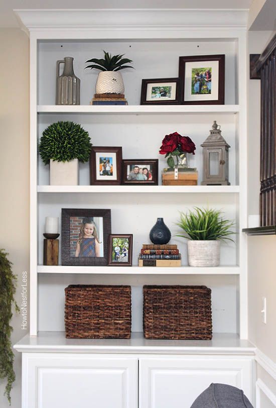 Styled Family Room Bookshelves | decorating bookshelf | Living room