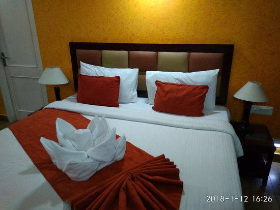 Room decoration - Picture of Club Mahindra Mussoorie, Mussoorie