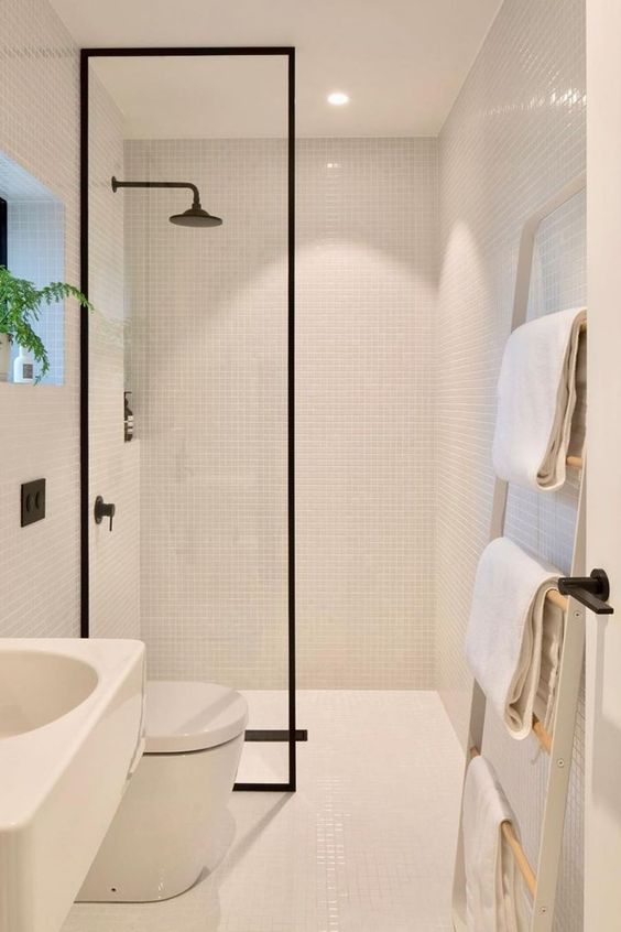 Small Bathroom Design: Space-Saving Tips for a Chic and Functional Layout