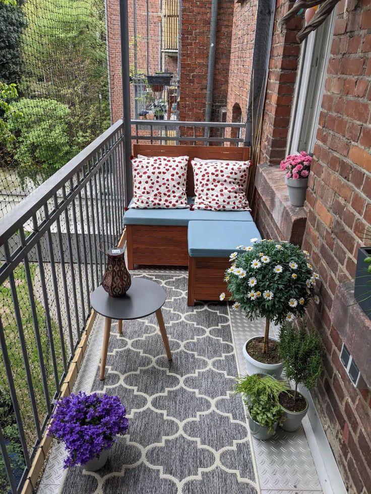 Designing Small Balconies: Maximize Style and Function in Limited Spaces