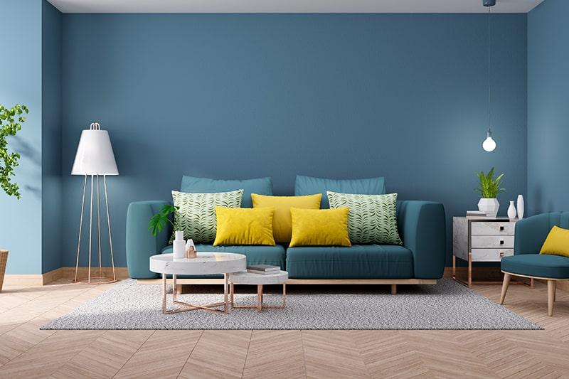 Highlight ⁣architectural features with a ‍complementary blue living room palette