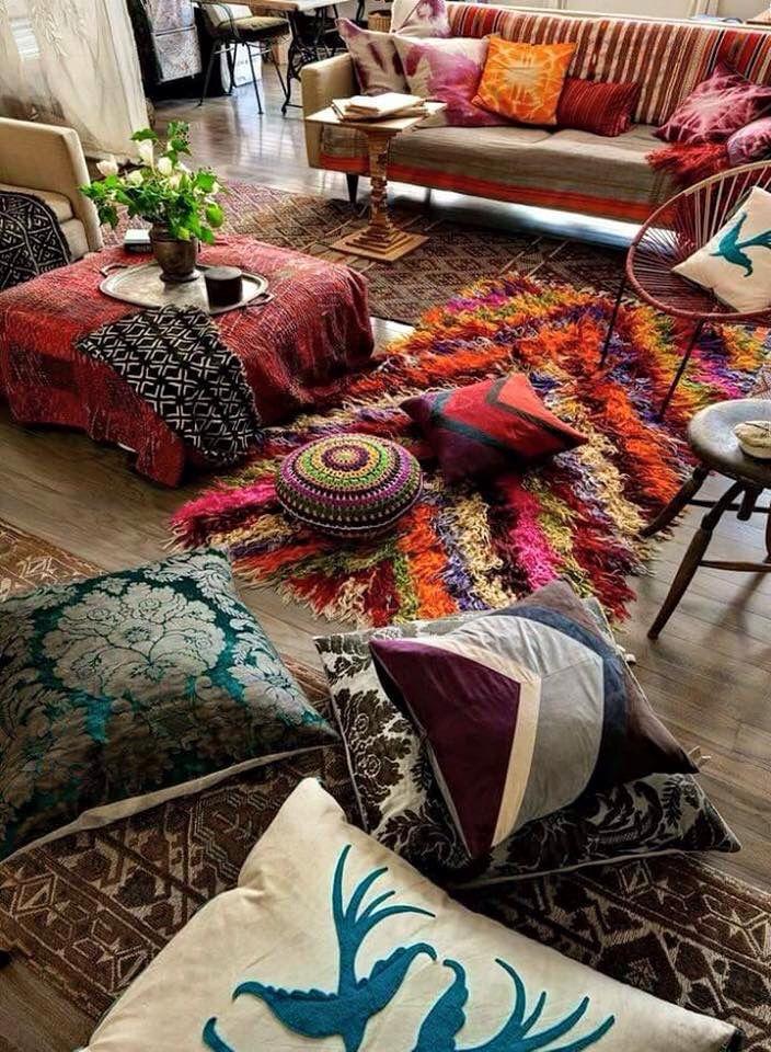 Bohemian Bliss: Layer vibrant ‌textiles for a cozy, eclectic vibe