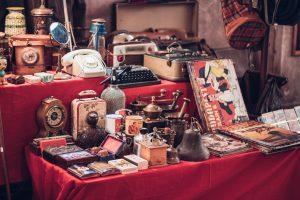 Vibrant Vintage: Curate unique collectibles for a personal touch