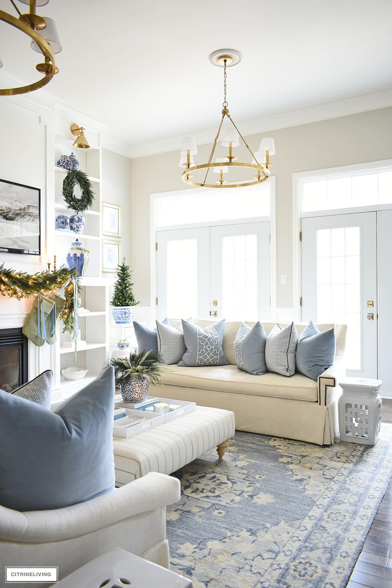 Add ‍greenery to contrast⁢ beautifully with your blue living ⁢room ‍decor