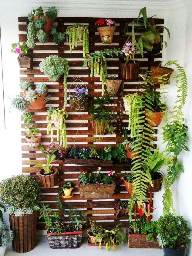 Vertical gardens add greenery without taking ‌up floor space on small balconies