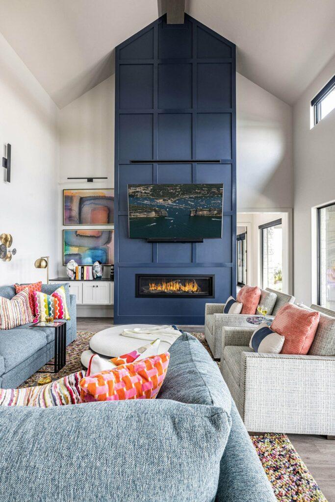 Create ⁣a focal ⁣point with⁤ a striking​ piece⁣ of furniture in blue living room