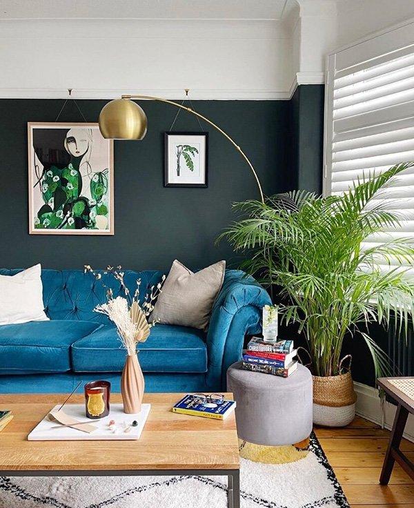 Add greenery for a⁢ refreshing contrast‍ to ‍your blue living‌ room