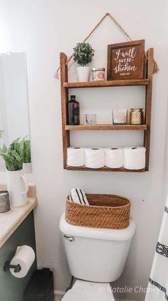 Implement a neutral⁤ palette ‍with pops ⁣of ⁤color in ⁢your boho bathroom