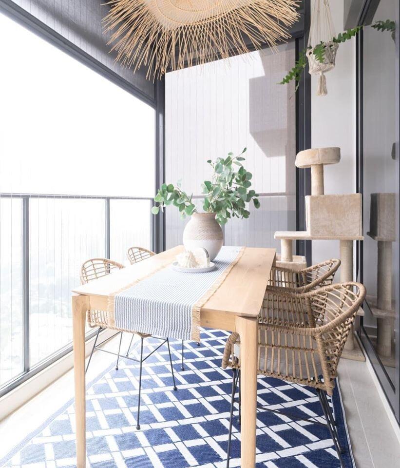 A small table can transform your small balcony into a ​dining ⁣spot