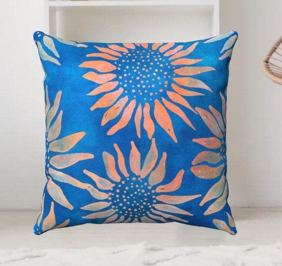 Add vibrant throw pillows ⁣to energize your blue living ⁤room