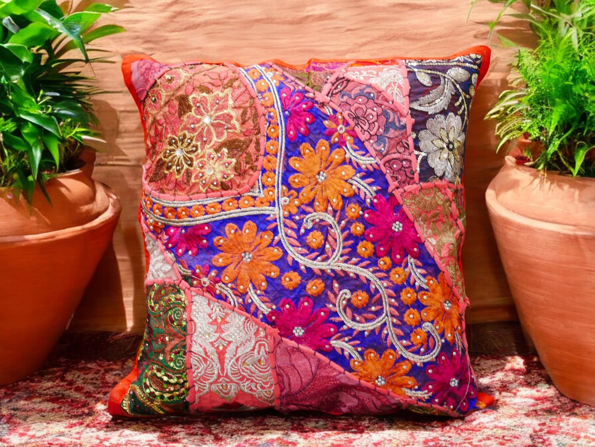 Ethnic prints on cushions ‍for comfort in⁤ your‍ boho ⁣bathroom