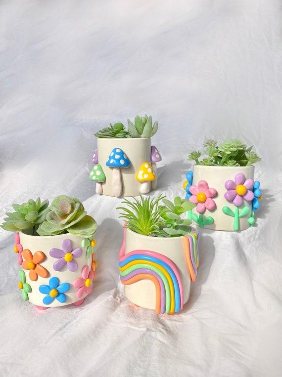 16) Use⁣ Colorful Pots‌ to ‍Brighten Up‌ Your Space