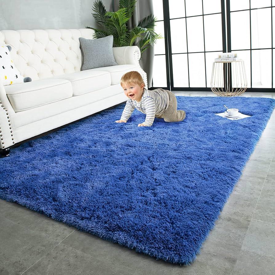 Use a ⁤plush area‍ rug‍ to anchor your blue living room