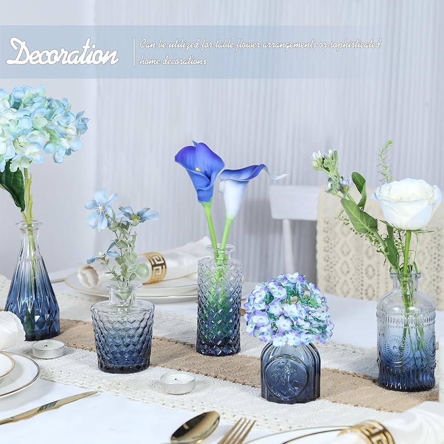 Simple blue vases filled with flowers‌ provide a ⁤natural touch