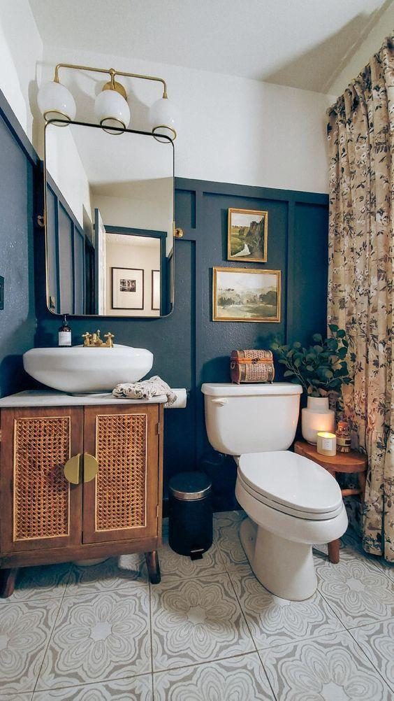 Hang ⁣eclectic mirrors to reflect boho bathroom charm