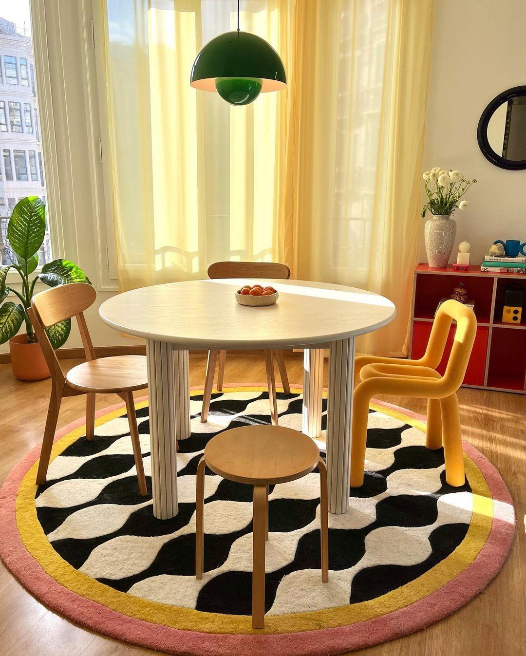 Retro Living Room:‍ Revisit past eras with funky colors and shapes