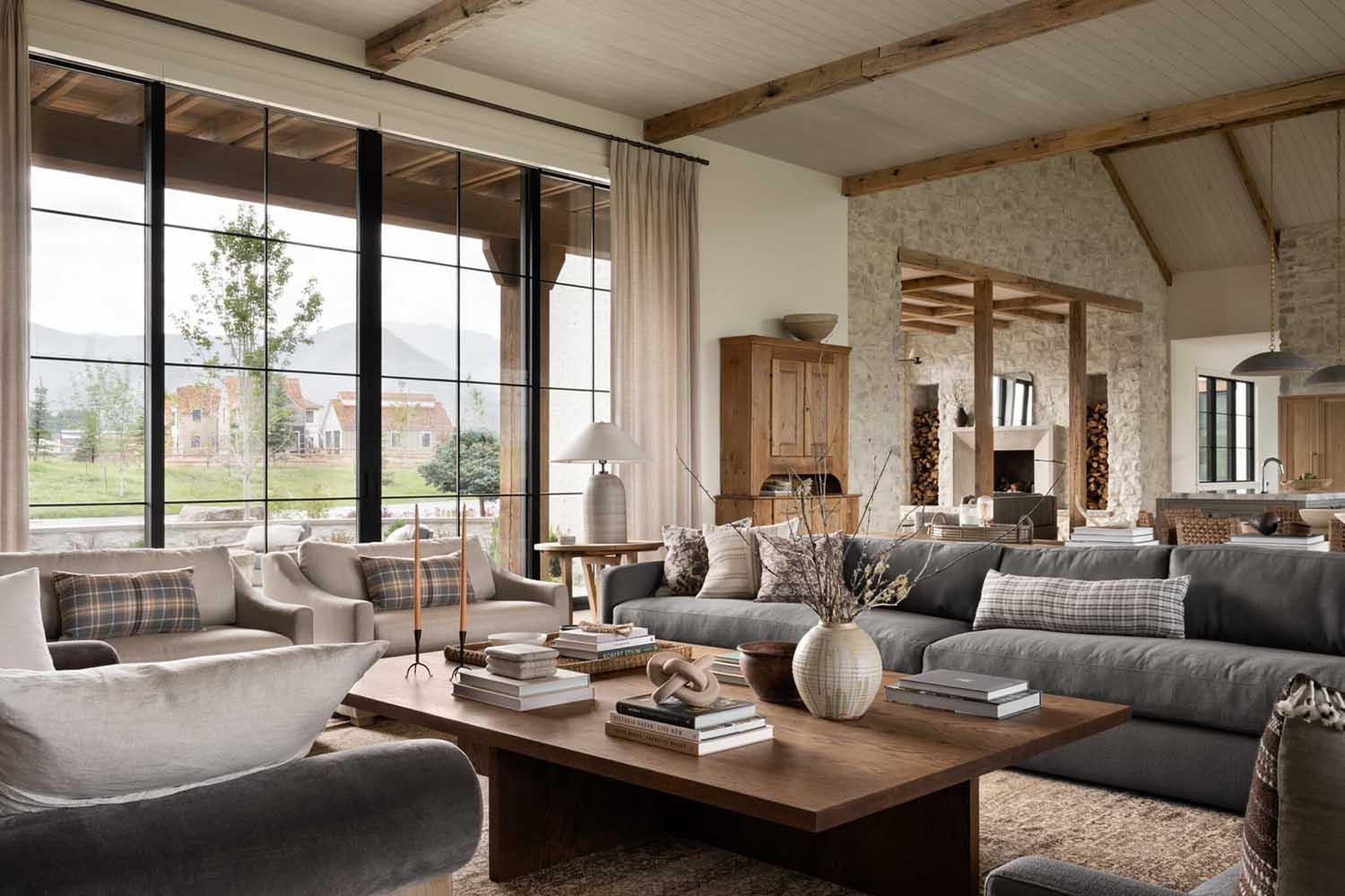 Modern Farmhouse Living Room:‍ Blend rustic⁢ charm with‍ contemporary comfort⁤ seamlessly