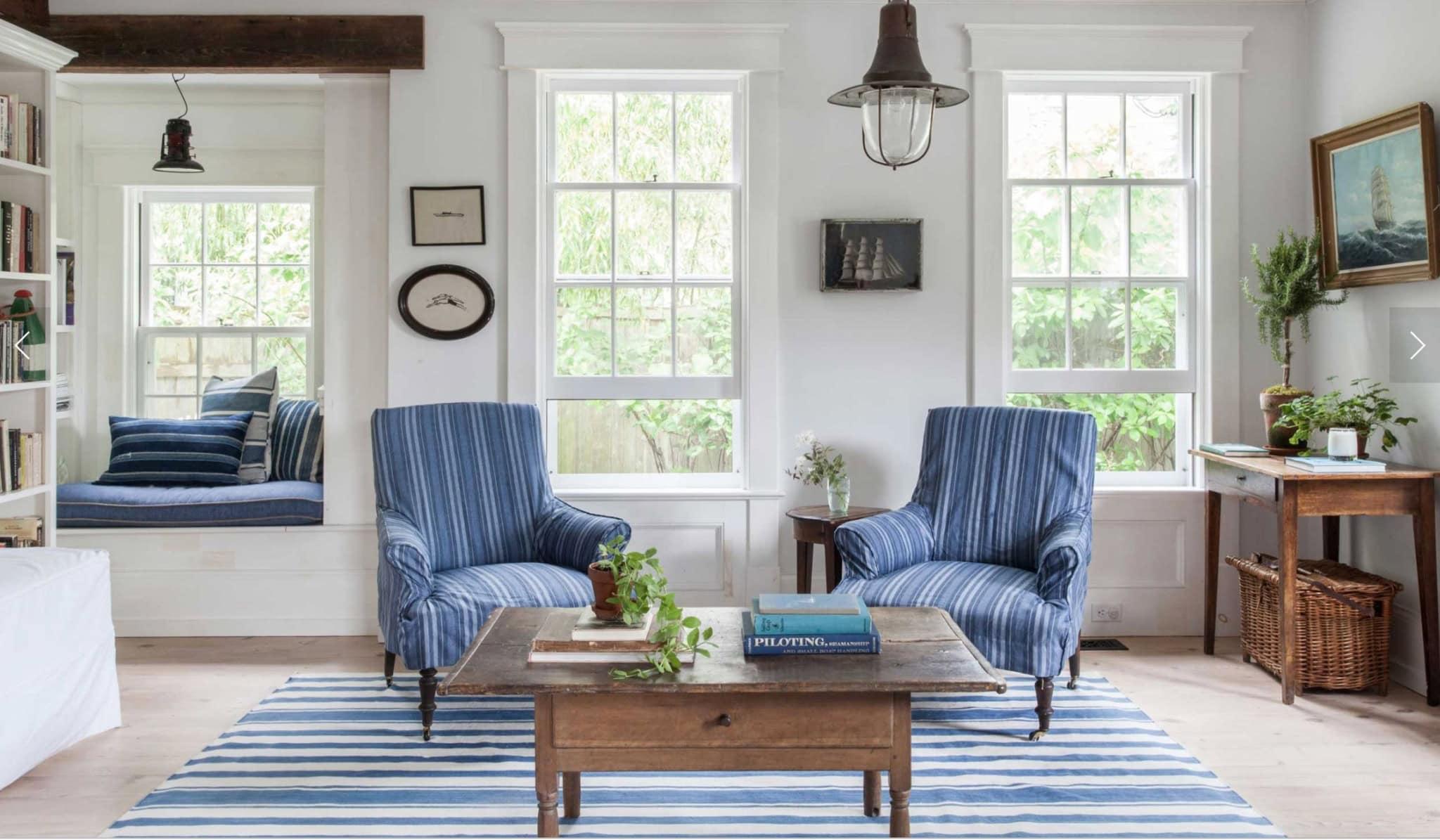 Accent‌ walls in soft blue tones evoke tranquility and calmness