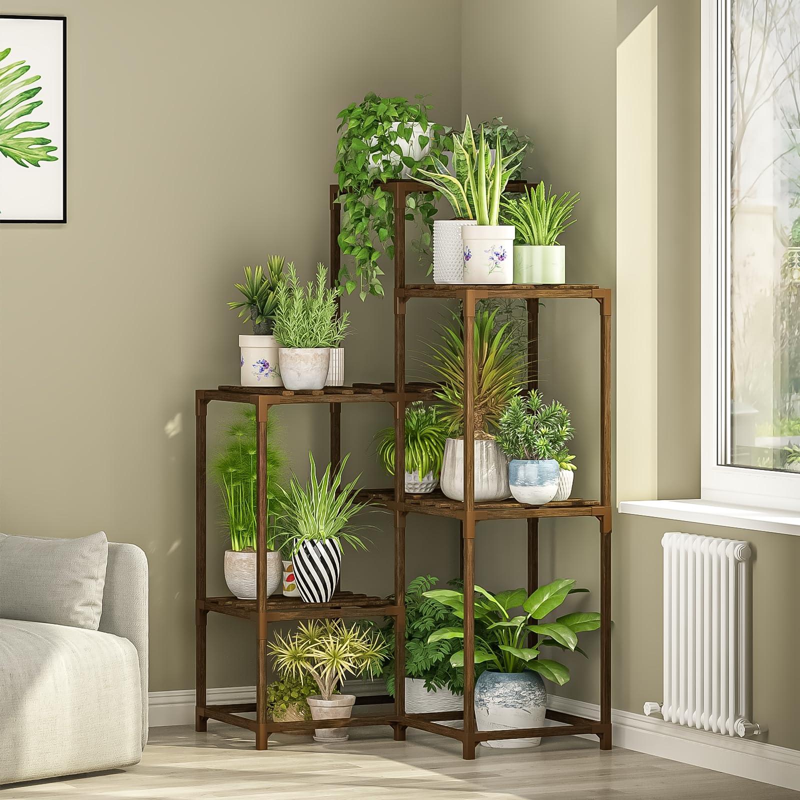 Utilize corner shelves ⁤for plants or decor on your small balcony