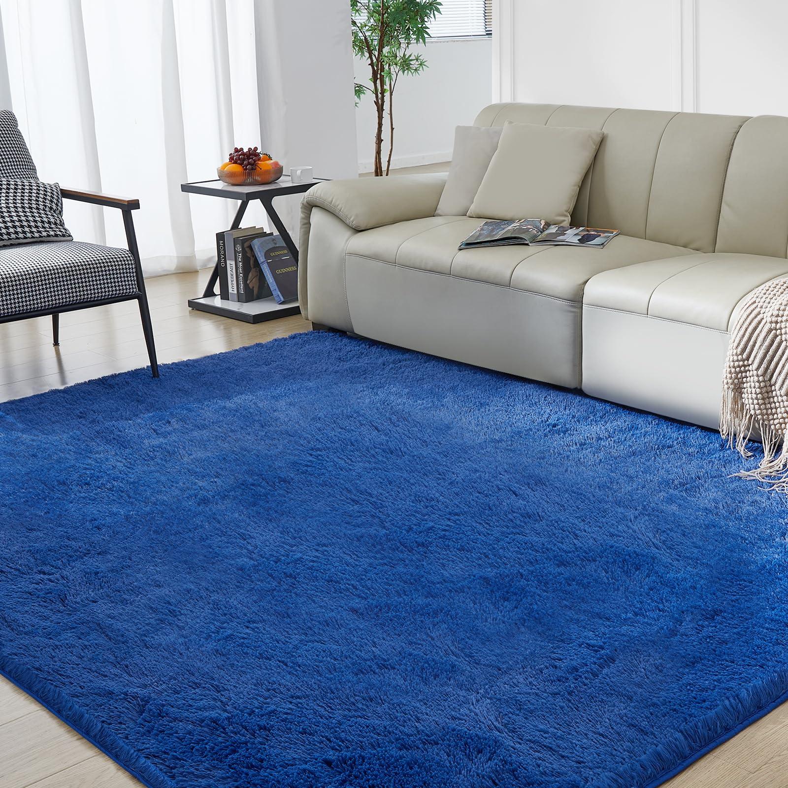 Layer textures with plush throws ‍and​ soft rugs in your blue living room