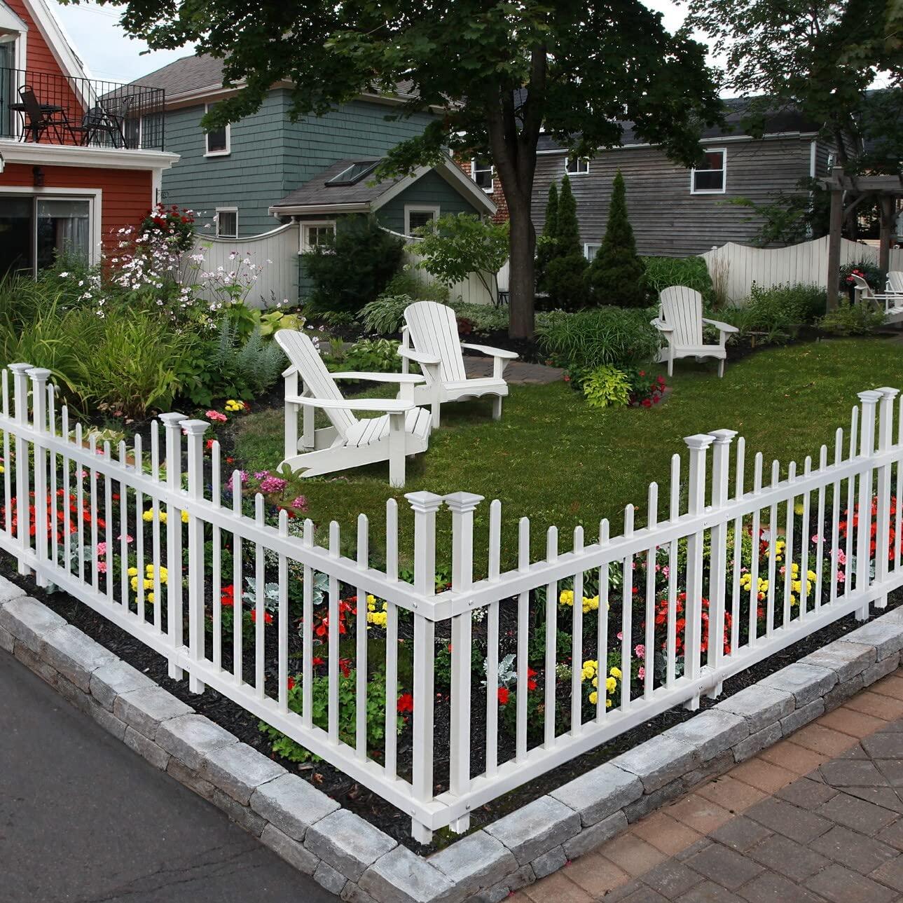 Paint fence panels for a pop ⁤of backyard personality