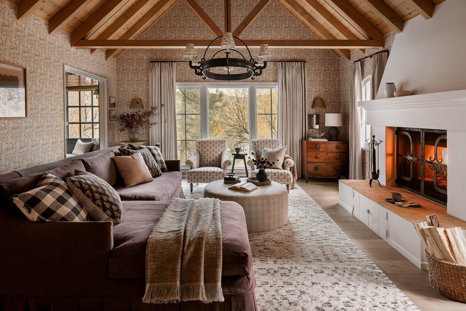 Modern Farmhouse Living Room: Blend ⁣comfort and style with rustic elements