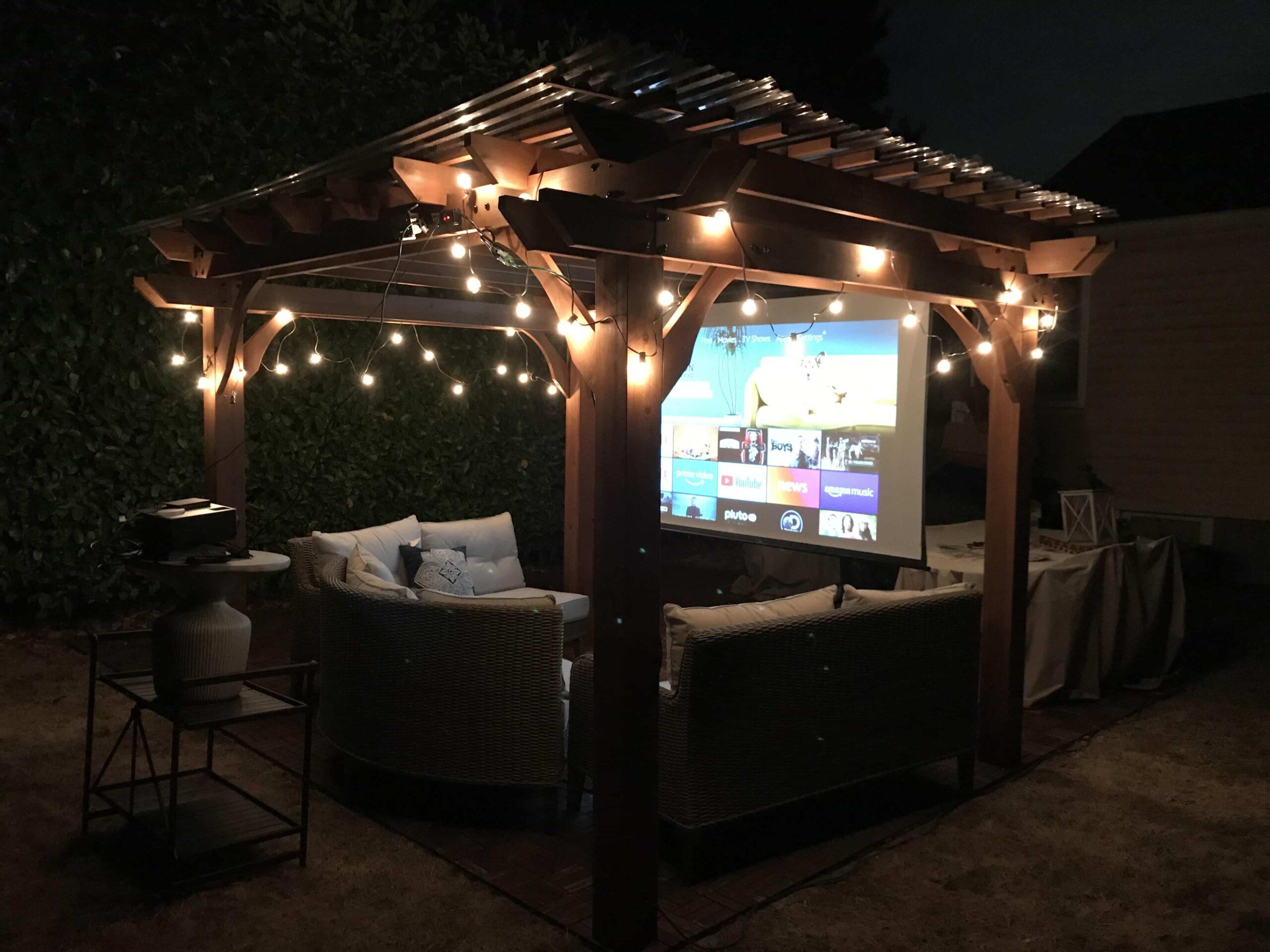 Set up an outdoor ⁣movie screen‌ for backyard film nights