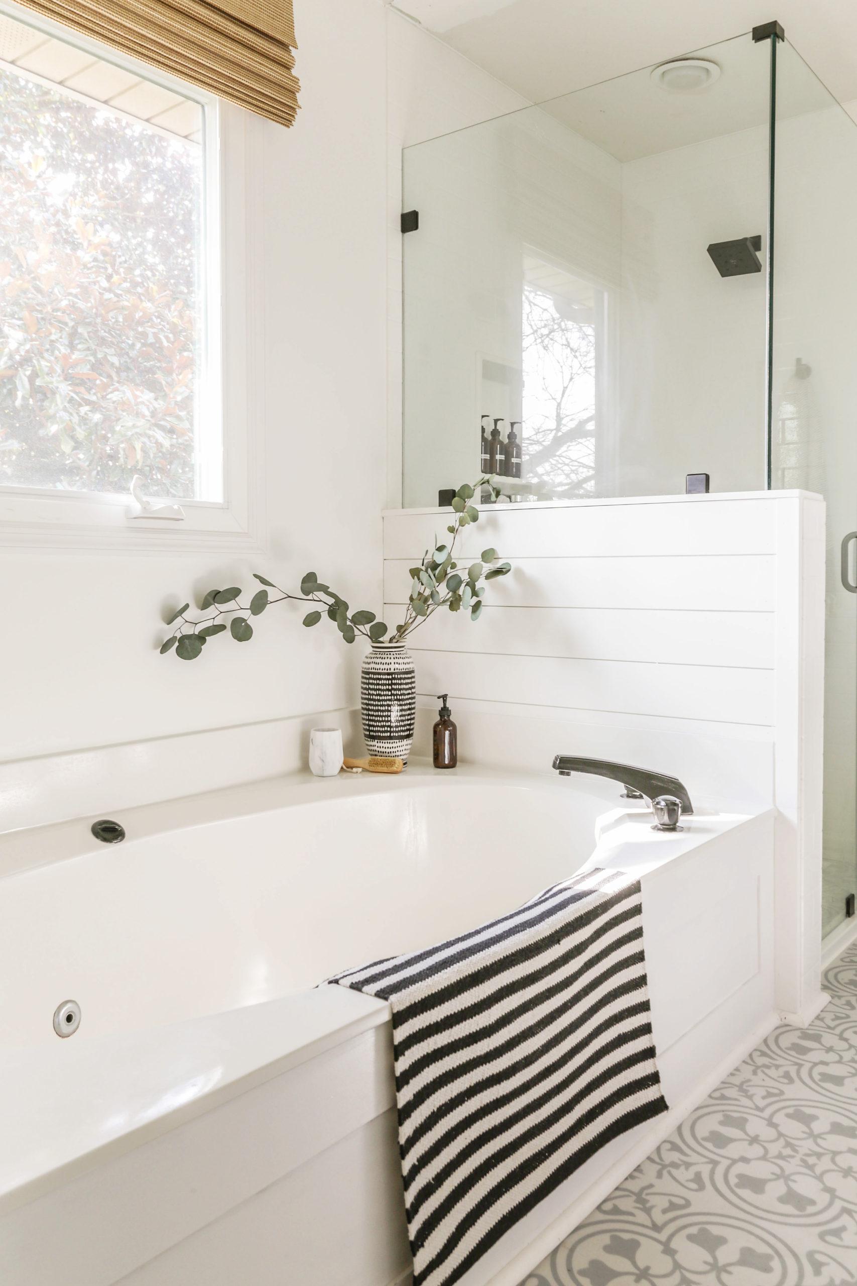 Install a freestanding‌ bathtub for a luxurious boho bathroom ‌retreat