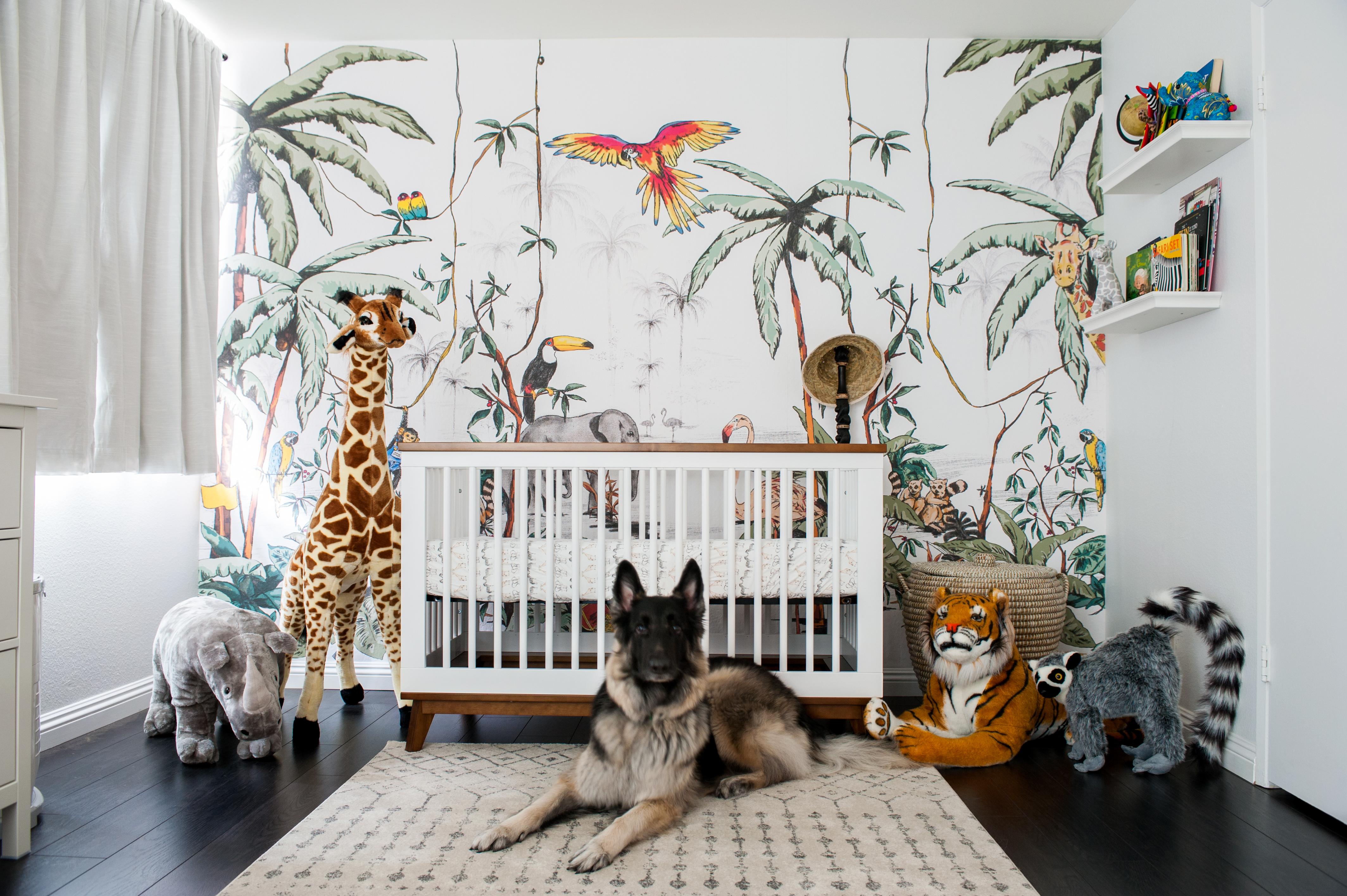 Jungle Safari Nursery: Vibrant wildlife⁣ and lush greenery‌ ignite adventurous spirit