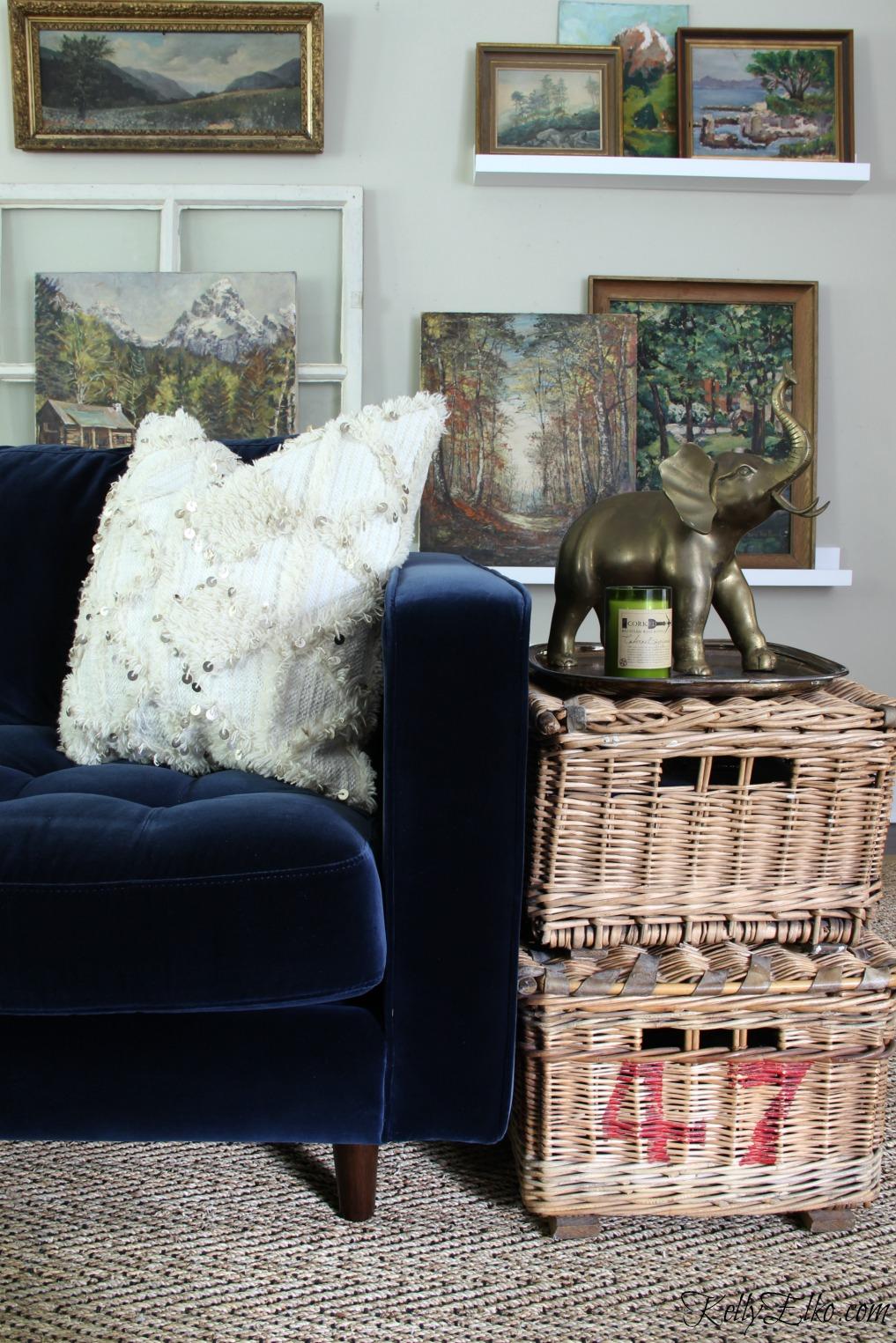 Combine vintage blue furniture for⁢ a charming, eclectic feel