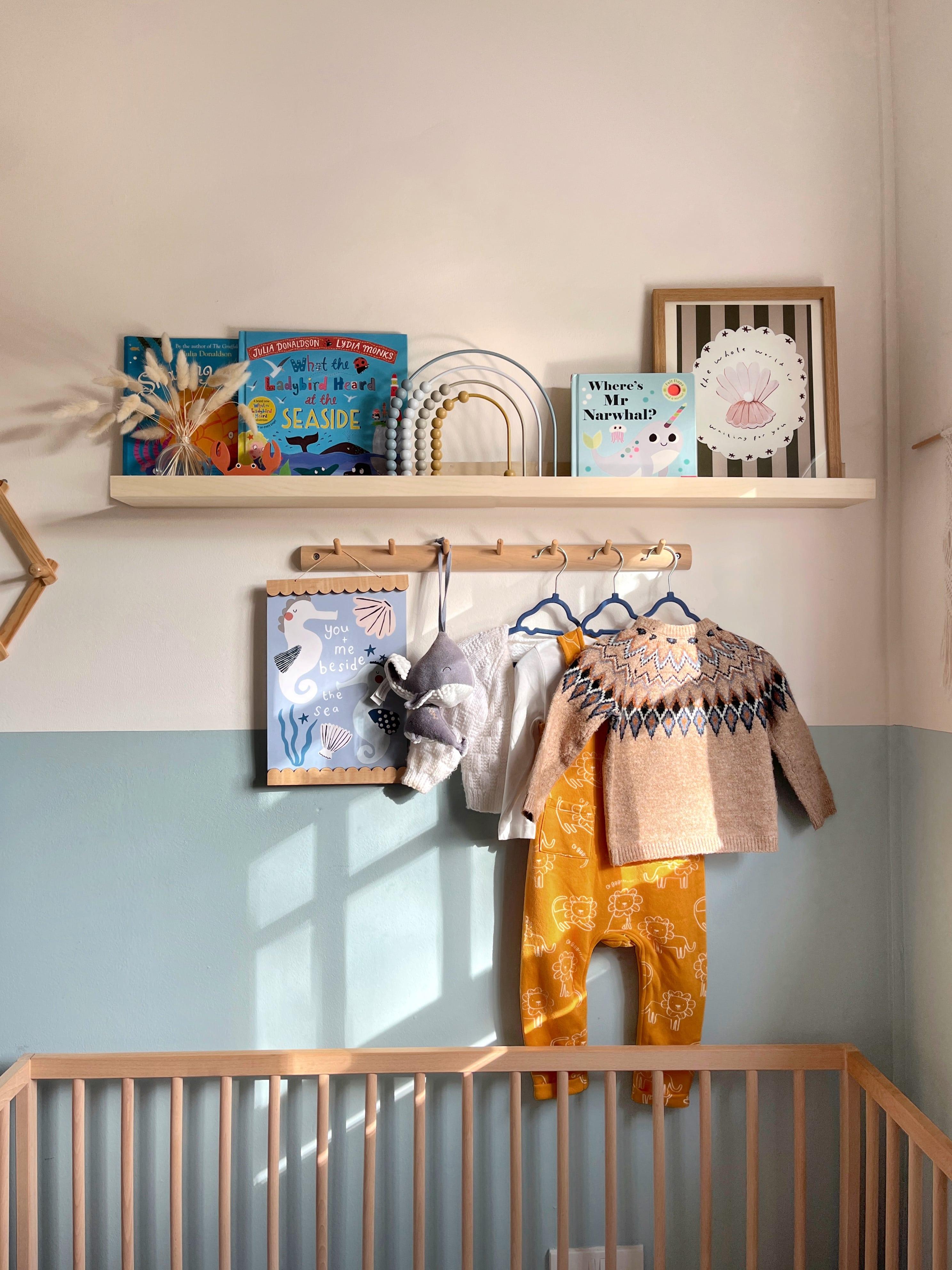 Utilize ⁢a ‌stylish storage solution for an​ organized Nursery Nook