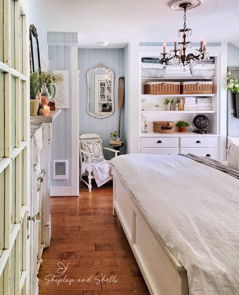 Incorporating vintage finds tells ‍a ‌story, enhancing the charm‌ of⁤ a curated‌ bedroom trend