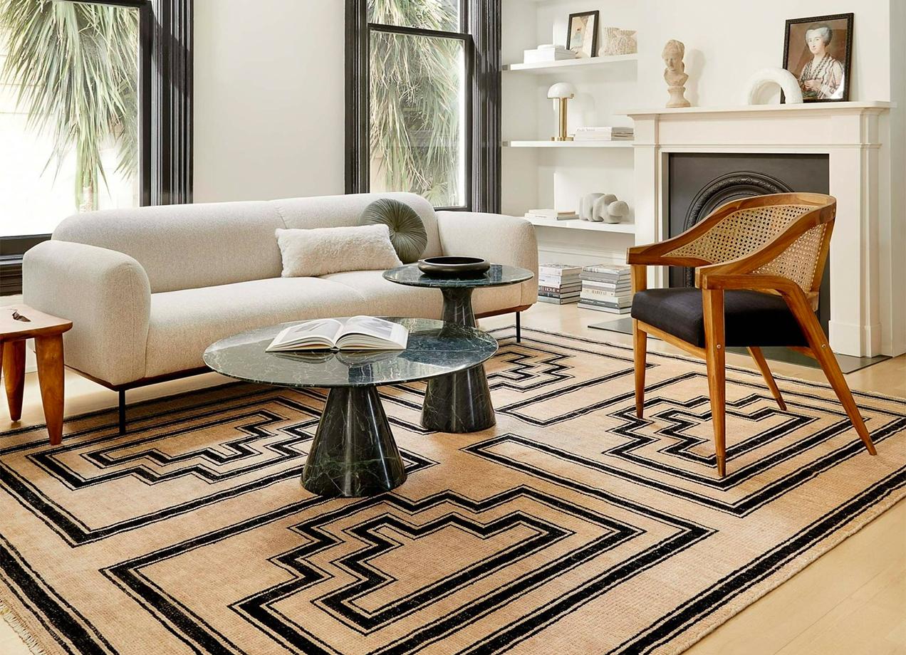 Statement ⁤rugs ground living ‌room spaces,‍ helping to define⁤ areas and add warmth