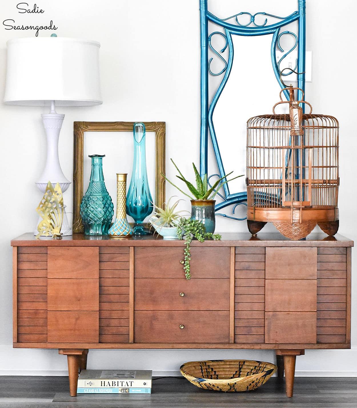 Curate a mix of thrifted and high-end items for character in your eclectic⁣ living room