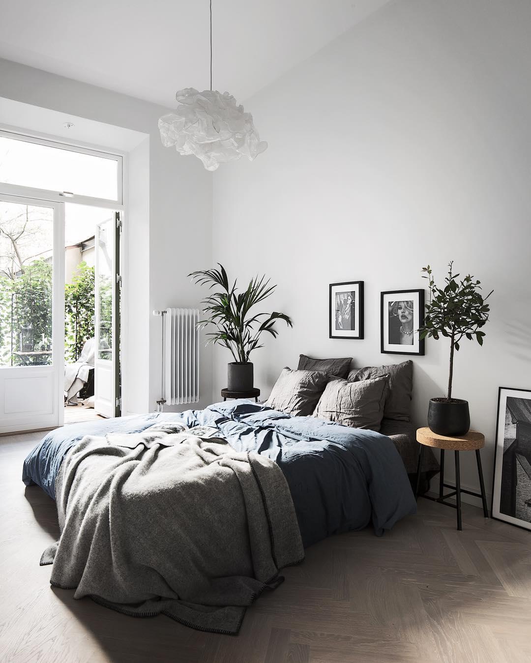 Prioritize organization for a tidy ⁣feel in your Minimalist Bedroom