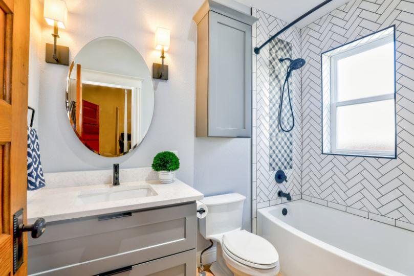 Experiment with unexpected color combinations to make your eclectic bathroom truly one-of-a-kind